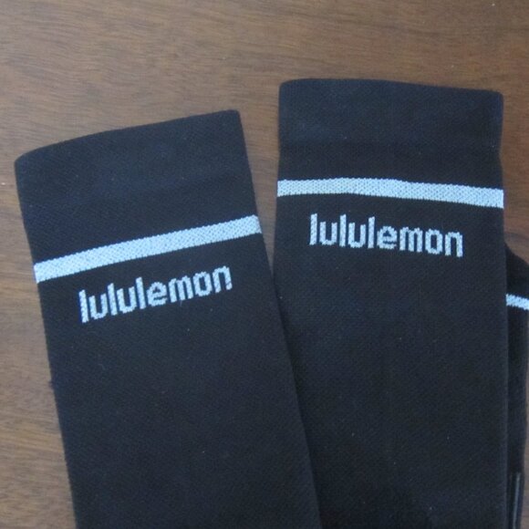 NWOT - 1 pair Girls/ Women's LULULEMON Black Socks Size L - Picture 3 of 6